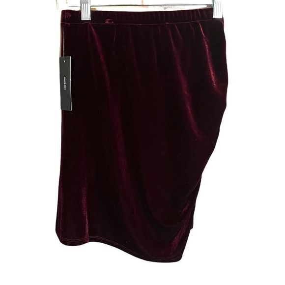 Lulu’s Red Burgundy Velvet Side Ruched Mini Skirt Sz S NWT - Picture 2 of 7